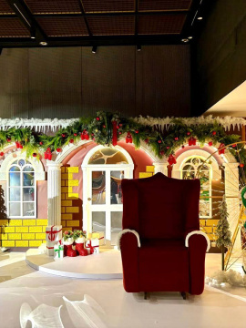 Новорічний фасад будинку