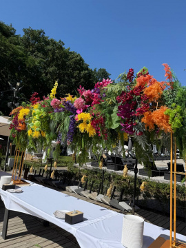 Композиція над столом