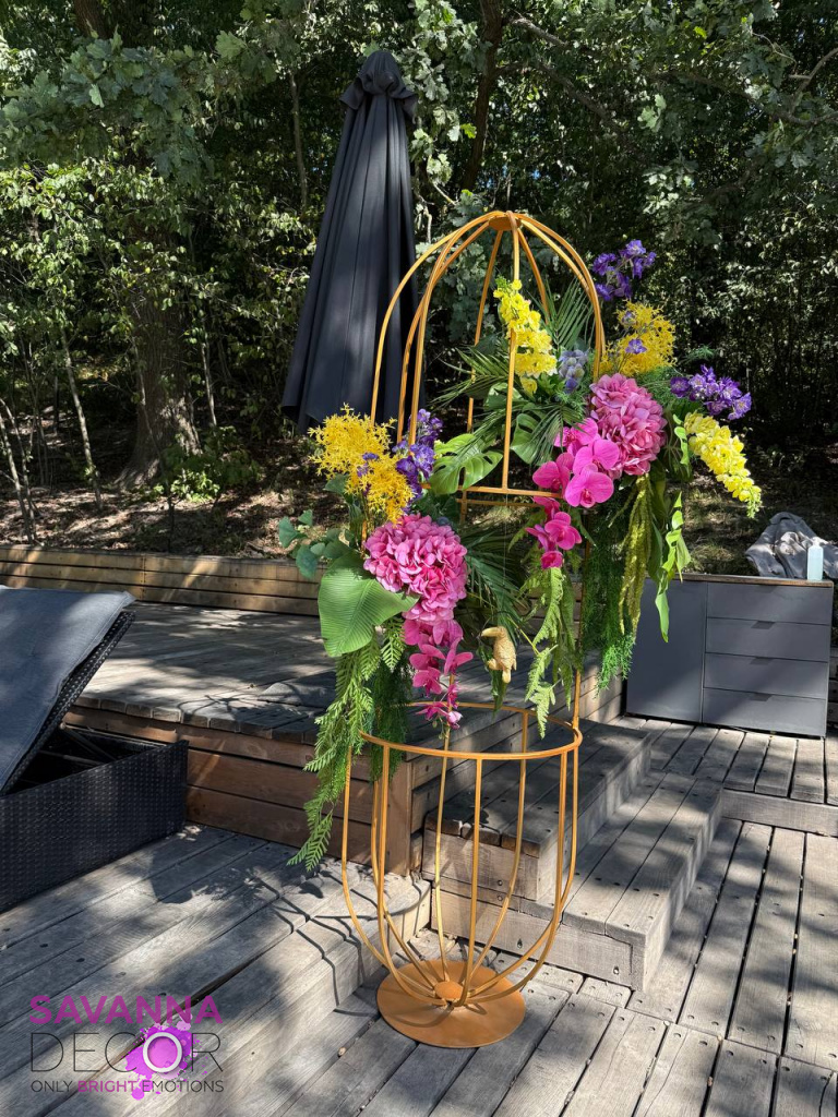 Клітки з декоративною композицією