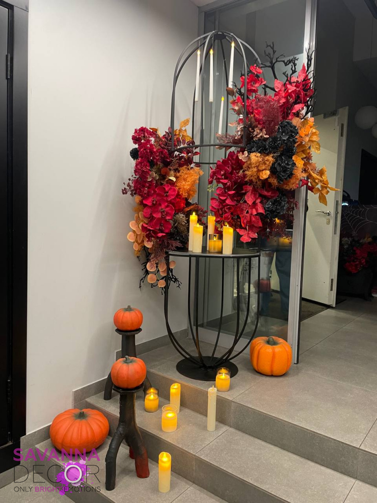 Клітки з декоративною композицією